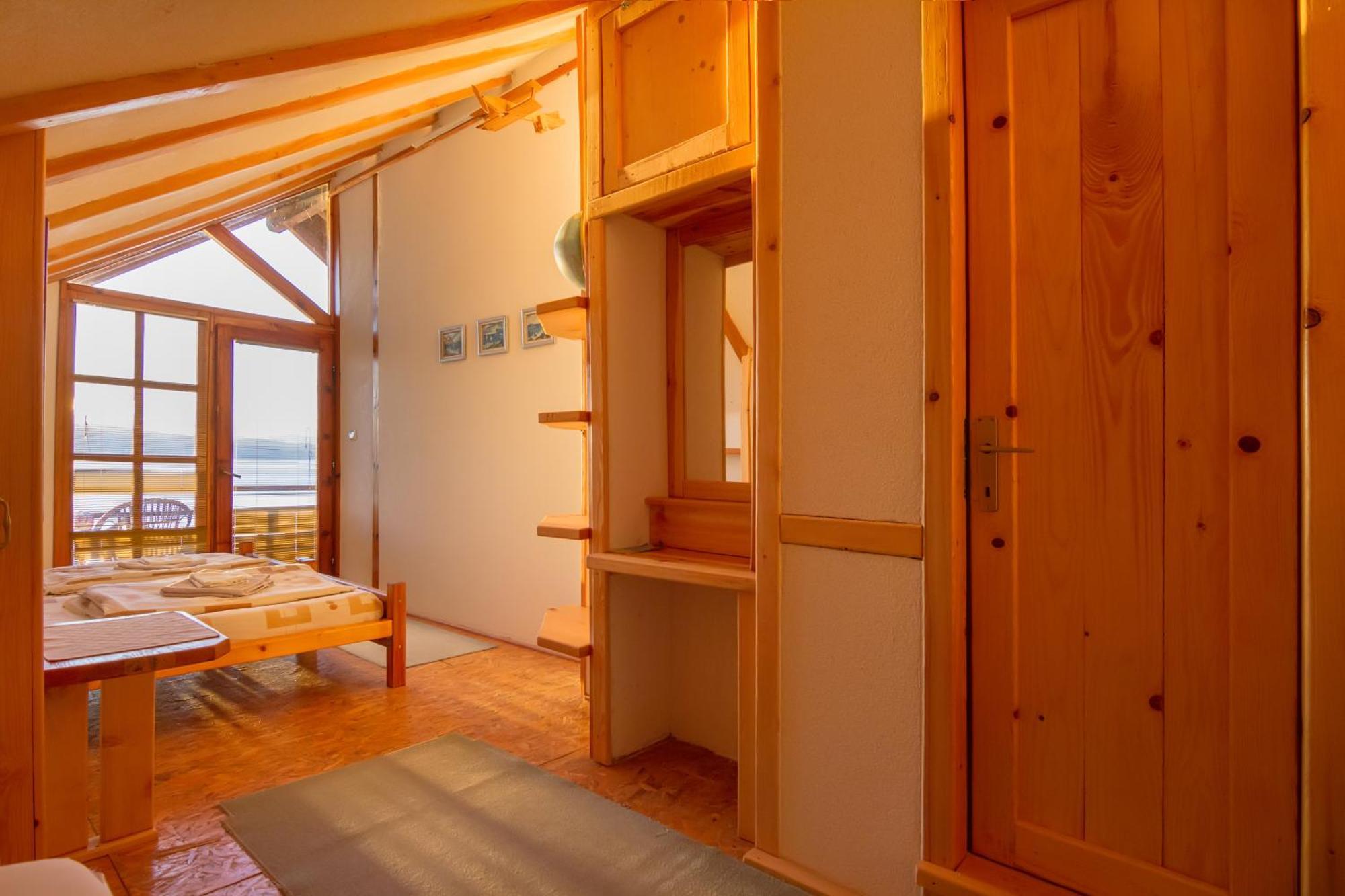 Robinson Sunset Guest House Лагадін Номер фото