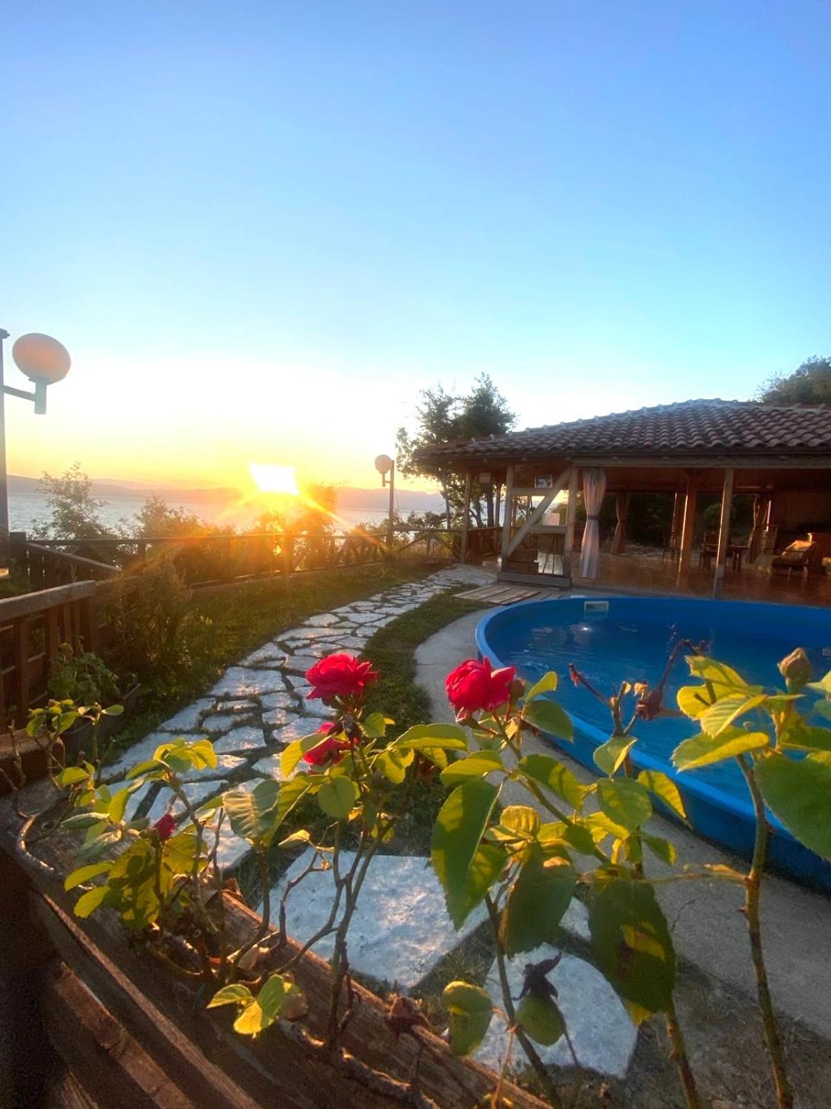 Robinson Sunset Guest House Лагадін Екстер'єр фото